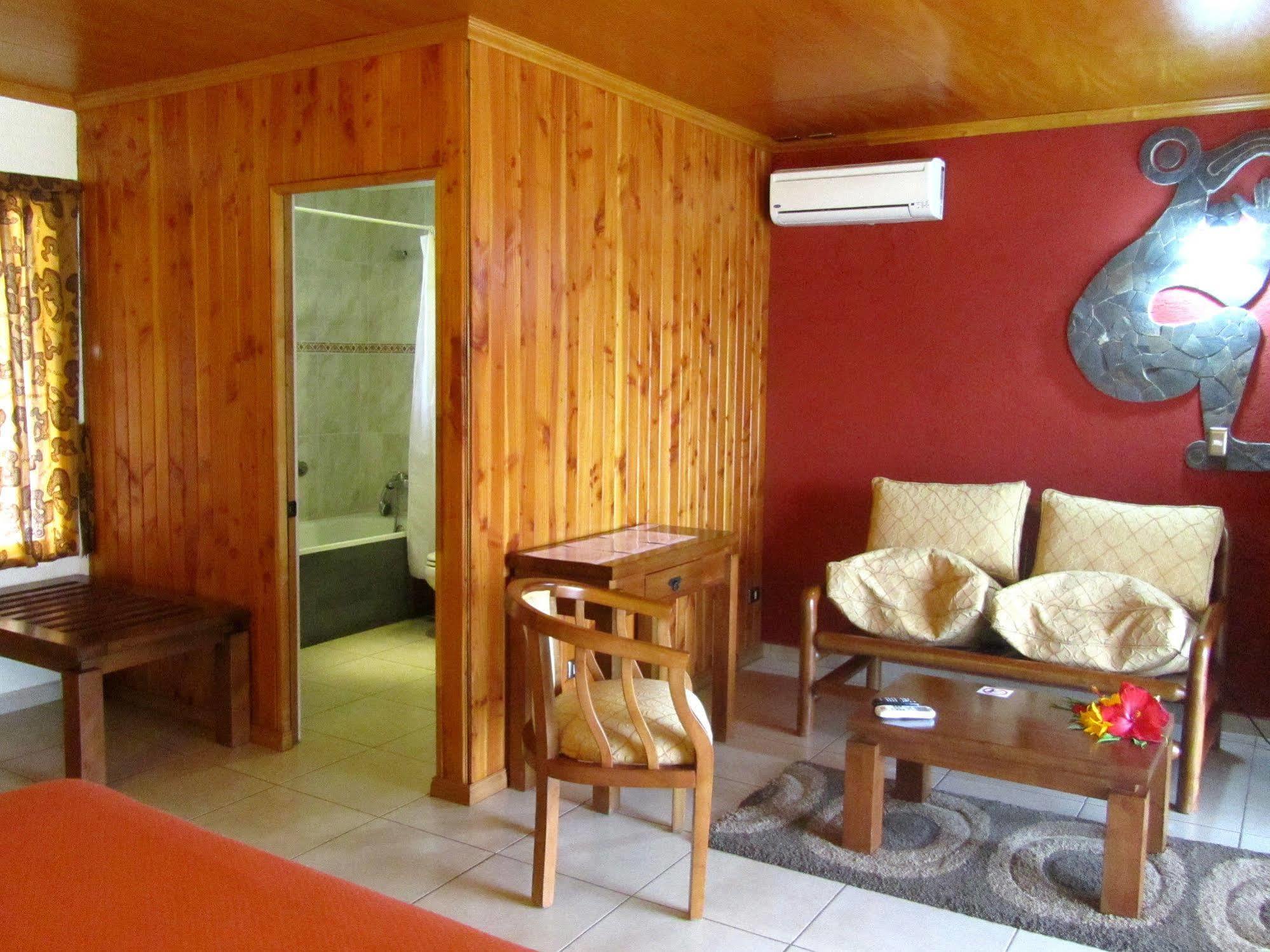 Hotel Puku Vai Hanga Roa Exterior photo